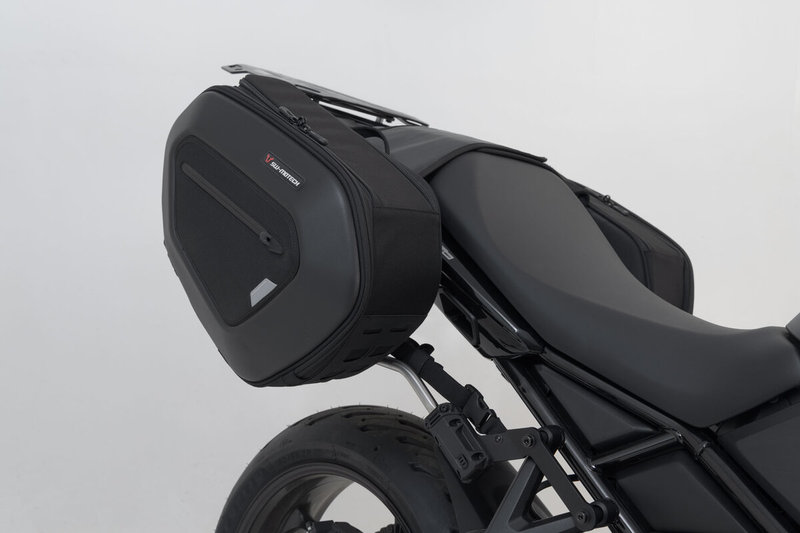 ZESTAW SAKW I STELAŻY LEGEND GEAR LC BLACK EDITION SW-MOTECH TRIUMPH BONNEVILLE SPEEDMASTER (18-)