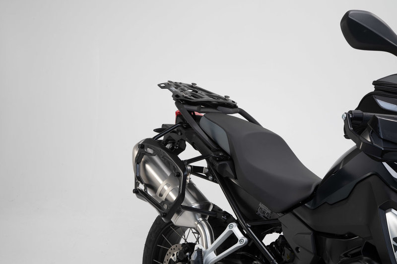 ZESTAW KUFRÓW BOCZNYCH TRAX ADV I STELAŻY SW-MOTECH BMW F750GS F850GS/ADV (17-) SILVER 45/37L