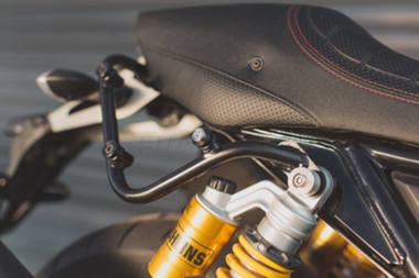 STELAŻ BOCZNY SLC PRAWY SW-MOTECH YAMAHA XJR 1300 (15-) BLACK