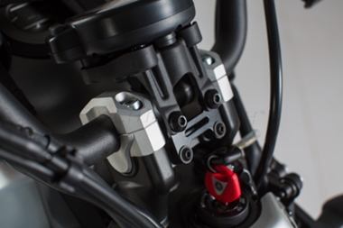 ZESTAW PODWYŻSZAJĄCY SW-MOTECH KIEROWNICĘ PODWYŻSZENIE 20 MM YAMAHA XSR 700 (16-) BLACK