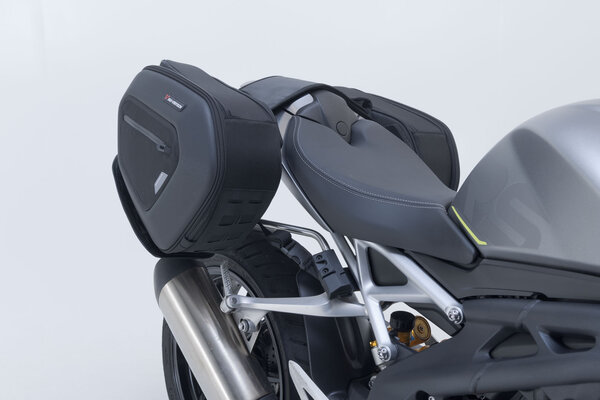ZESTAW SAKW PRO BLAZE H I STELAŻY SW-MOTECH TRIUMPH SPEED TRIPLE 1200 RR / RS (21-) BLACK