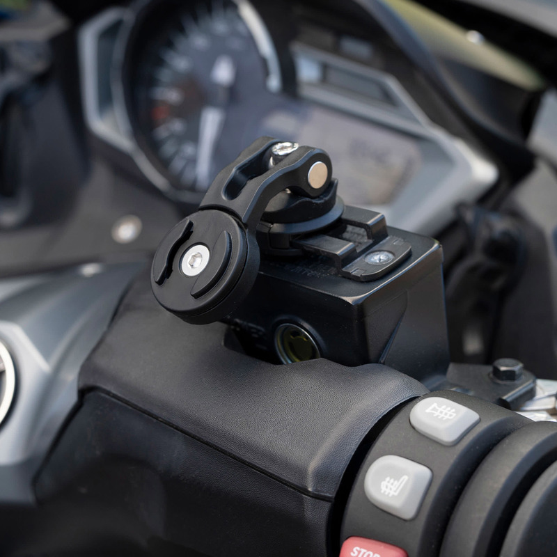 UCHWYT MOTOCYKLOWY NA TELEFON NA ZBIORNIK PŁYNU HAMULCOWEGO SP CONNECT SPC+ BLACK