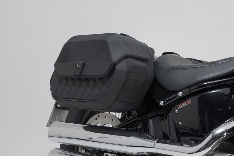 ZESTAW SAKW I STELAŻY LEGEND GEAR LH1/LH1 SW-MOTECH 2X19,5L SOFTAIL STRBOB (17-) STANDARD (20-)