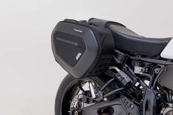 ZESTAW SAKW PRO BLAZE H I STELAŻY SW-MOTECH YAMAHA XSR700 (15-), XSR700 XT (19-) BLACK
