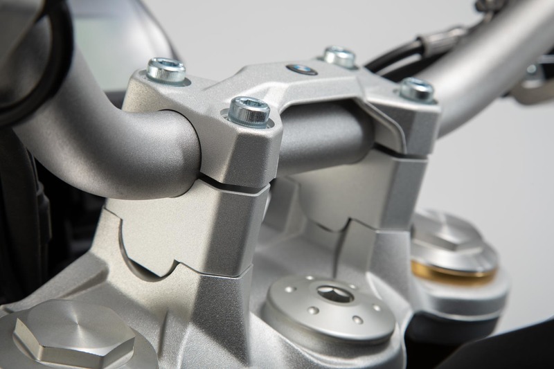 ZESTAW PODWYŻSZAJĄCY KIEROWNICĘ SW-MOTECH 30MM BMW F 750 GS (17-) SILVER