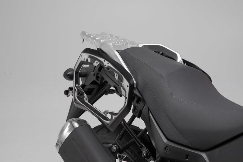 ZESTAW KUFRÓW BOCZNYCH TRAX ADV I STELAŻY SW-MOTECH SUZUKI DL 650 (16-) SILVER 45/45L