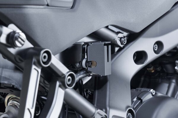 OSŁONA ZBIORNIKA PŁYNU HAMULCOWEGO SW-MOTECH YAMAHA TRACER 9 GT GT+ (24-) BLACK