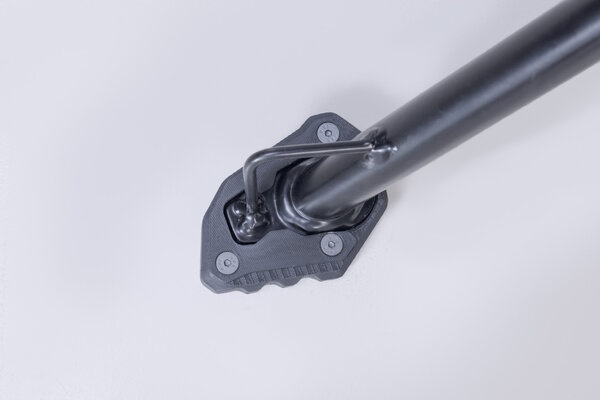 NAKŁADKA NÓŻKI BOCZNEJ SW-MOTECH BLACK/KTM 250 ADV, 390 ADV (25-) BLACK SILVER