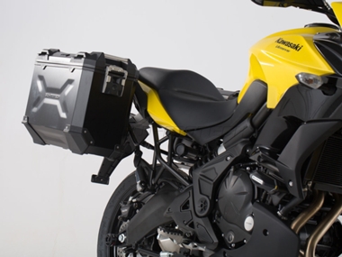 ZESTAW KUFRÓW BOCZNYCH TRAX ADV I STELAŻY SW-MOTECH KAWASAKI VERSYS 650 (14-) BLACK 37/37L