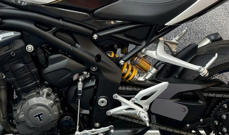 ZESTAW OSŁON PRZECIWBŁOTNYCH RG RACING EAZI-GRIP SCUFF GUARD KIT TRIUMPH SPEED TRIPLE 1200 RR 22-