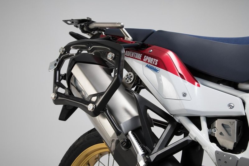 ZESTAW KUFRÓW BOCZNYCH TRAX ADV I STELAŻY SW-MOTECH CRF1000L/ADV SPORTS (18-) BLACK 45/37L