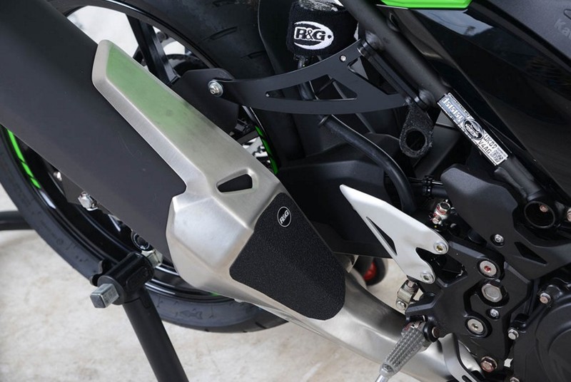 OSŁONA WAHACZA RG RACING KAWASAKI NINJA 400/NINJA 250 18-/Z400 19-/Z250 19-, 2 CZĘŚCI BLACK