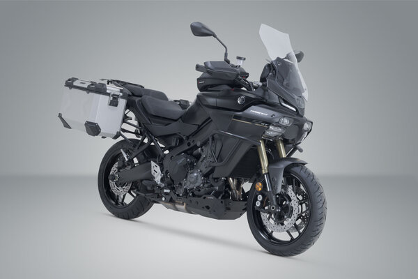 ZESTAW KUFRA CENTRALNEGO TRAX ADV SW-MOTECH PLATEADO. 45/45 L. YAMAHA TRACER 9/GT/GT+ (24-)