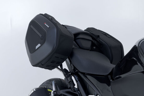 ZESTAW SAKW PRO BLAZE H I STELAŻY SW-MOTECH KAWASAKI Z900 (16-) BLACK