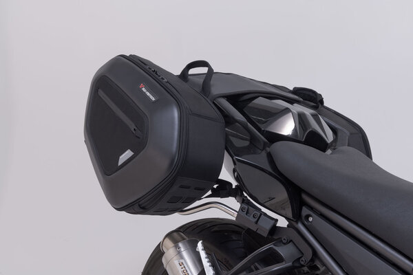ZESTAW SAKW PRO BLAZE I STELAŻY SW-MOTECH YAMAHA FZ1,FZ1 FAZER/FZ8,FZ8 FAZER BLACK