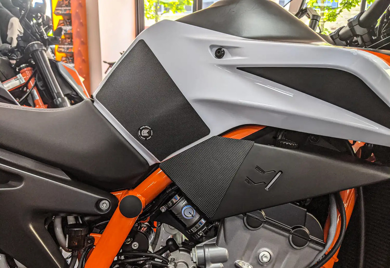 NAKLEJKA NA BAK TANKPAD ANTYPOŚLIZGOWY RG RACING EAZI-GRIP KTM 890 DUKE 21-23 - PRO