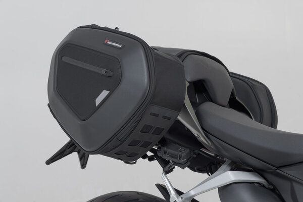 ZESTAW SAKW PRO BLAZE H I STELAŻY SW-MOTECH DUCATI STREETFIGHTER V2 (21-) BLACK