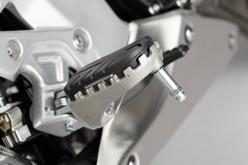 PODNÓŻKI ION SW-MOTECH HONDA/BMW/TRIUMPH/VOGE - MODELS SILVER