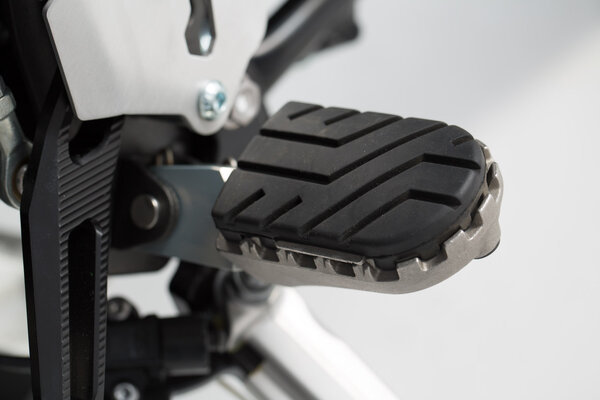 PODNÓŻKI ION SW-MOTECH TRIUMPH TIGER 800/ 900/ 1200, SCRAM 1200. BLACK