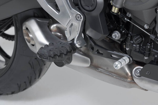 PODNÓŻKI EVO SW-MOTECH TRIUMPH TIGER SPORT 660 / 800 (24-) BLACK