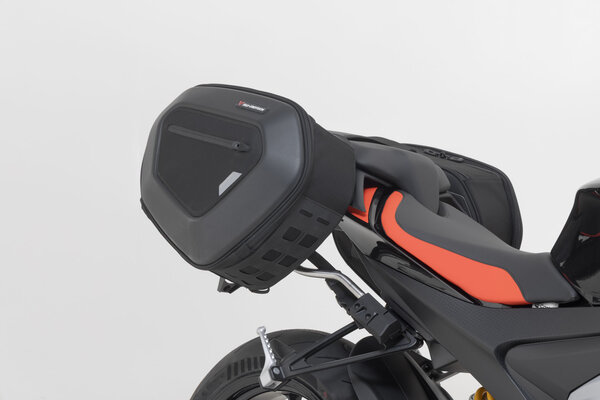ZESTAW SAKW PRO BLAZE H I STELAŻY SW-MOTECH APRILIA RS 660 EXTREMA (23-) BLACK