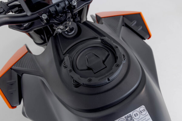UCHWYT MOCUJĄCY TANKRING PRO SW-MOTECH KTM 990 DUKE (23-) BLACK