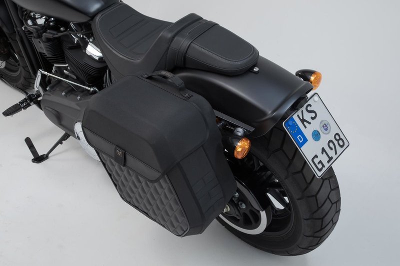 ZESTAW SAKWA I STELAŻ LEGEND GEAR SW-MOTECH HARLEY-DAVIDSON SOFTAIL FAT BOB (17-) BLACK