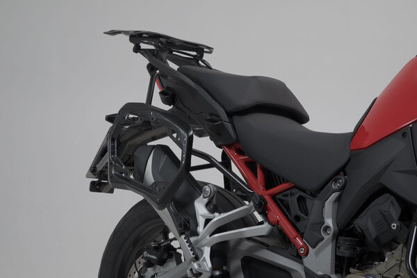 ZESTAW KUFRA CENTRALNEGO TRAX ADV SW-MOTECH 45/45 L. DUCATI MULTISTRADA V4 (20-) BLACK