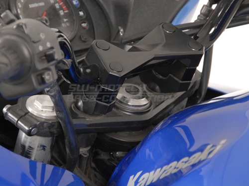 ZESTAW PODWYŻSZAJĄCY KIEROWNICĘ SW-MOTECH 20MM KAWASAKI Z1000/Z750 BLACK
