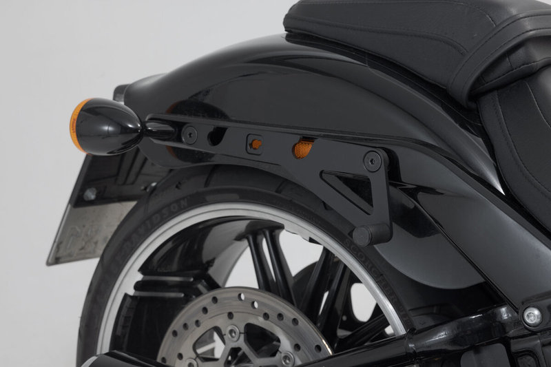 ZESTAW SAKW I STELAŻY LEGEND GEAR LH1/LH1 SW-MOTECH 2X19,5L FATBOY/S BREAKOUT/S (17-)