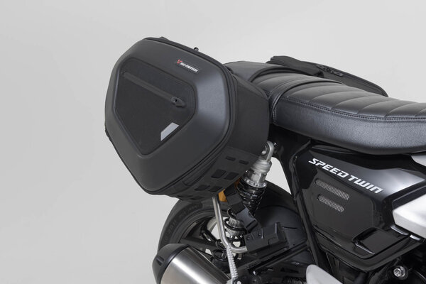 ZESTAW SAKW PRO BLAZE H I STELAŻY SW-MOTECH TRIUMPH MODELS. BLACK