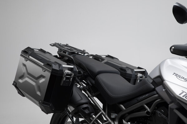 ZESTAW KUFRÓW BOCZNYCH SW-MOTECH DUSC TRIUMPH TIGER 800 MODELS (10-) 41/33L BLACK