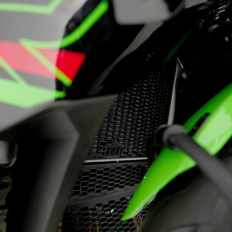 OSŁONA CHŁODNICY RG RACING PRO KAWASAKI ZX-4RR 23- BLACK
