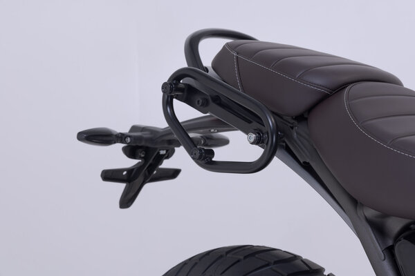 ZESTAW KUFRA BOCZNEGO URBAN ABS I STELAŻ SW-MOTECH TRIUMPH SCRAMBLER 400 X (23-) 1X16,5L