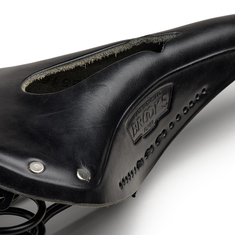 SIODEŁKO SKÓRZANE BROOKS FLYER CARVED BLACK