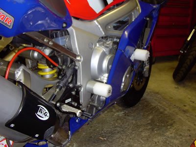 CRASHPADY CLASSIC RG RACING YAMAHA YZF-R6 LOWERS 99- 02 (SWINGARM PIVOT) BLACK