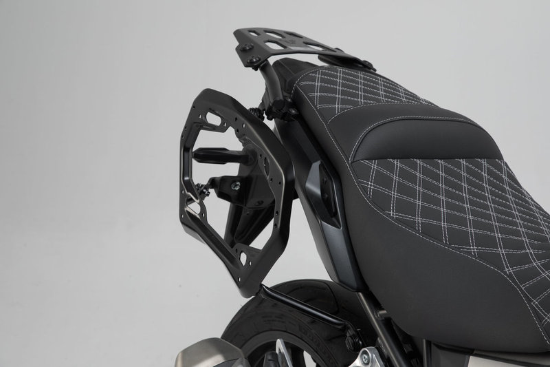 ZESTAW KUFRÓW BOCZNYCH TRAX ADV I STELAŻY SW-MOTECH MULTISTRADA 1200/1260/950/V2 SILVER 45/45L