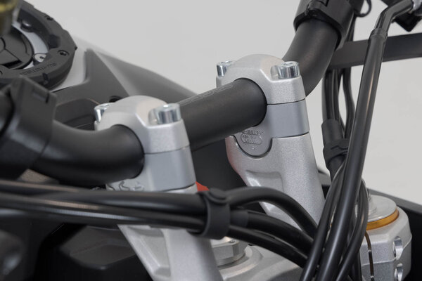 ZESTAW PODWYŻSZAJĄCY KIEROWNICĘ SW-MOTECH 20MM TRIUMPH TIGER 900 GT/RALLY PRO SILVER