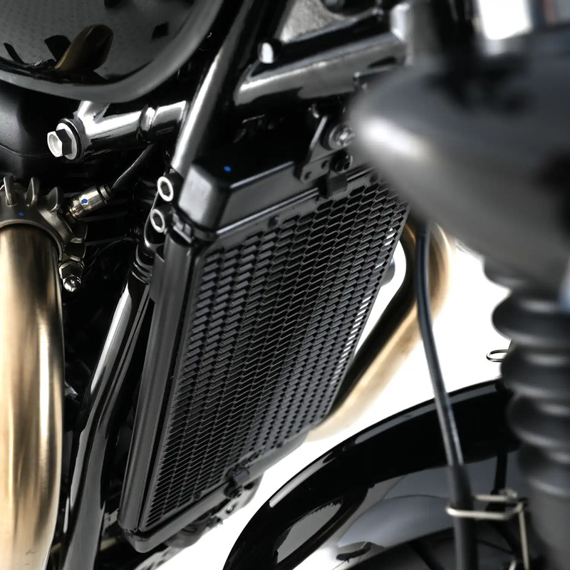 OSŁONA CHŁODNICY RG RACING PRO TRIUMPH BONNEVILLE BOBBER (BLACK) 17- / BONNEVILLE SPEEDMASTER 18- BL