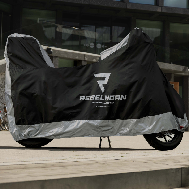 POKROWIEC NA MOTOCYKL REBELHORN COVER 2 Z MIEJSCEM NA KUFER BLACK SILVER