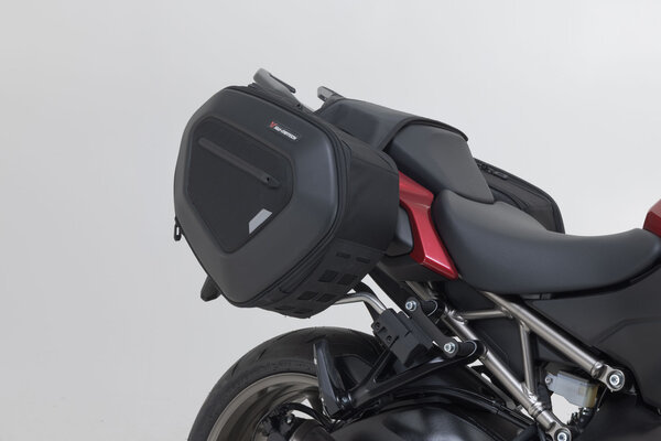 ZESTAW SAKW PRO BLAZE H I STELAŻY SW-MOTECH SUZUKI GSX-S 1000 GT (21-) BLACK