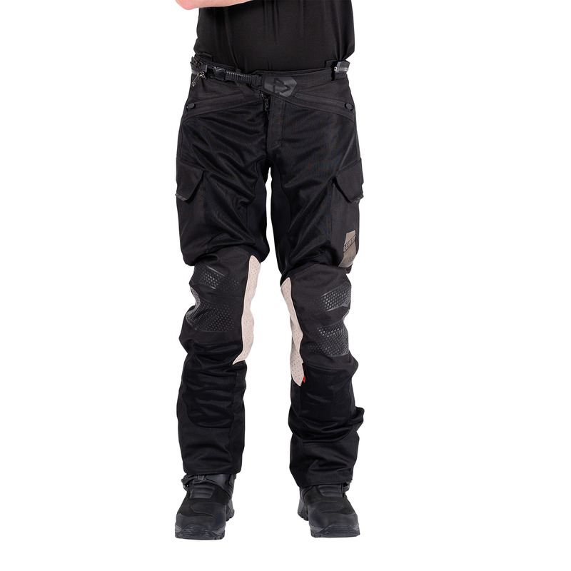 SPODNIE MOTOCYKLOWE TEKSTYLNE LEATT ADV FLOWTOUR 5.5 STEALTH BLACK GREY