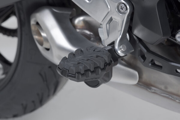 PODNÓŻKI EVO SW-MOTECH TRIUMPH TIGER SPORT 660 / 800 (24-) BLACK