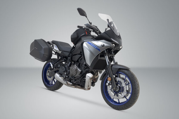ZESTAW KUFRÓW BOCZNYCH AERO ABS I STELAŻY SW-MOTECH YAMAHA MT-07 TRACER (16-) 2X25L.