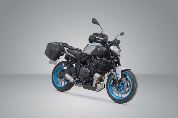 ZESTAW KUFRÓW BOCZNYCH URBAN ABS I STELAŻY SW-MOTECH YAMAHA MT-07 (24-) BLACK 2X16,5L
