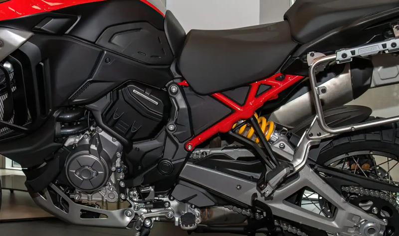 ZESTAW OSŁON PRZECIWBŁOTNYCH RG RACING EAZI-GRIP SCUFF GUARD KIT DUCATI MULTISTRADA V4(S) 21-24