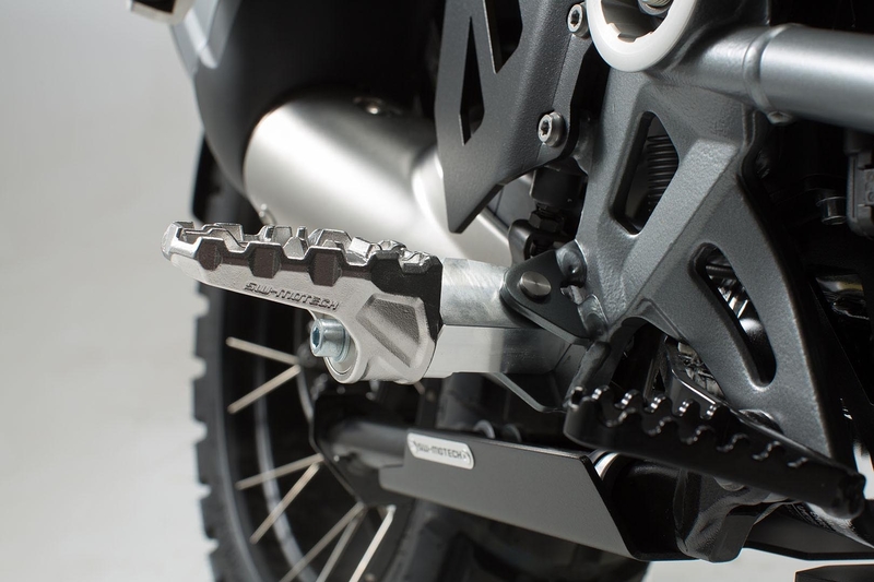 PODNÓŻKI EVO SW-MOTECH TIGER 1050 BMW MODELS BLACK/SILVER