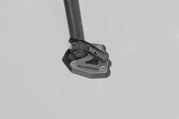 NAKŁADKA NÓŻKI BOCZNEJ SW-MOTECH TRIUMPH TRIDENT 660 (21-) BLACK SILVER