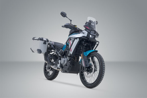 ZESTAW KUFRÓW BOCZNYCH TRAX ADV I STELAŻY SW-MOTECH CFMOTO 450MT (23-) SILVER 45/37L