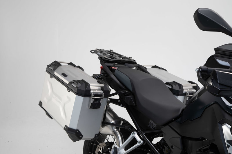 ZESTAW KUFRÓW BOCZNYCH TRAX ADV I STELAŻY SW-MOTECH BMW F750GS F850GS/ADV (17-) SILVER 45/37L